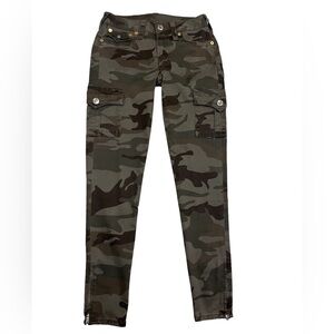 EUC True Religion Camo Ankle Zip Cargo Pants Size 27.